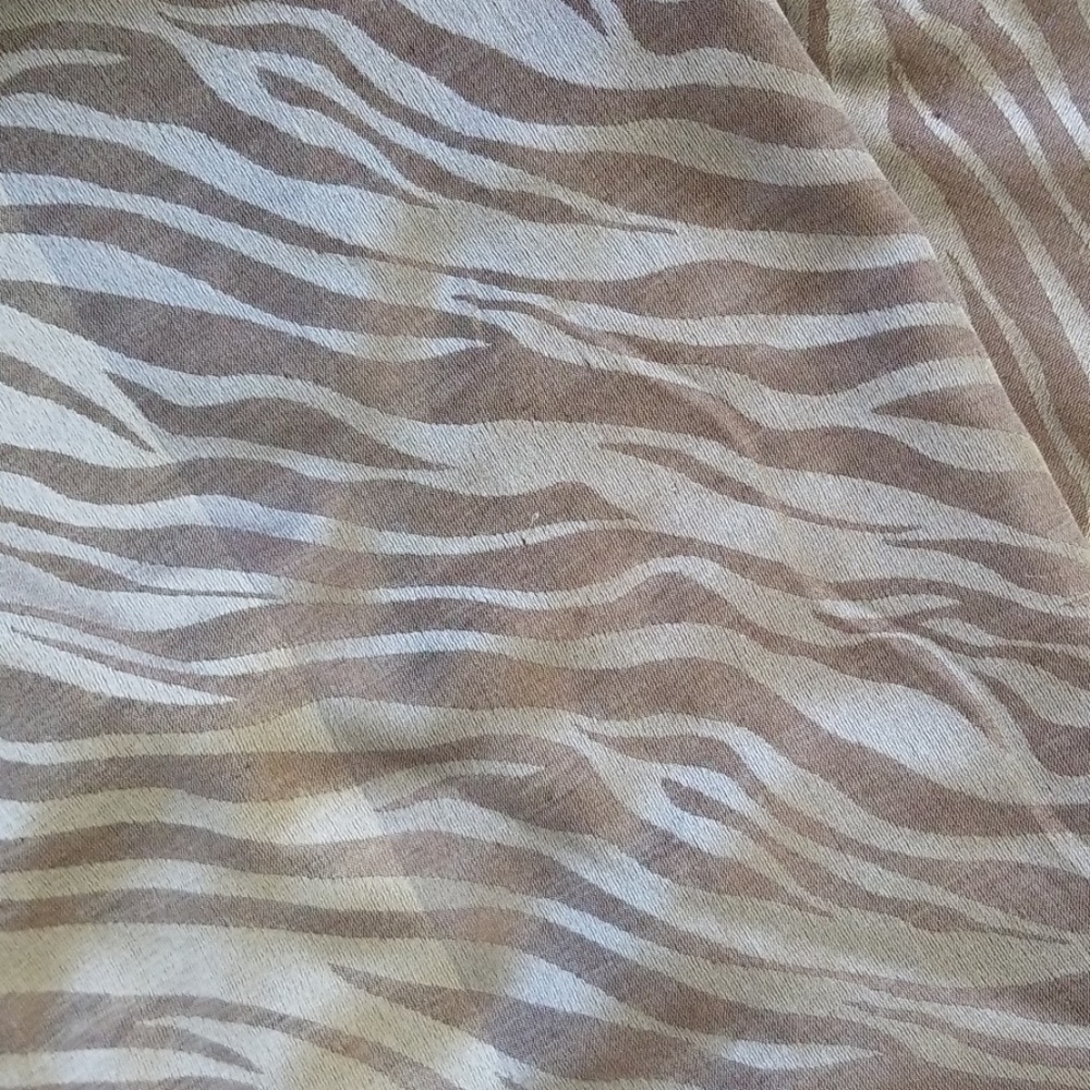 Scarf 30% silk 70% viscose animal print NEW